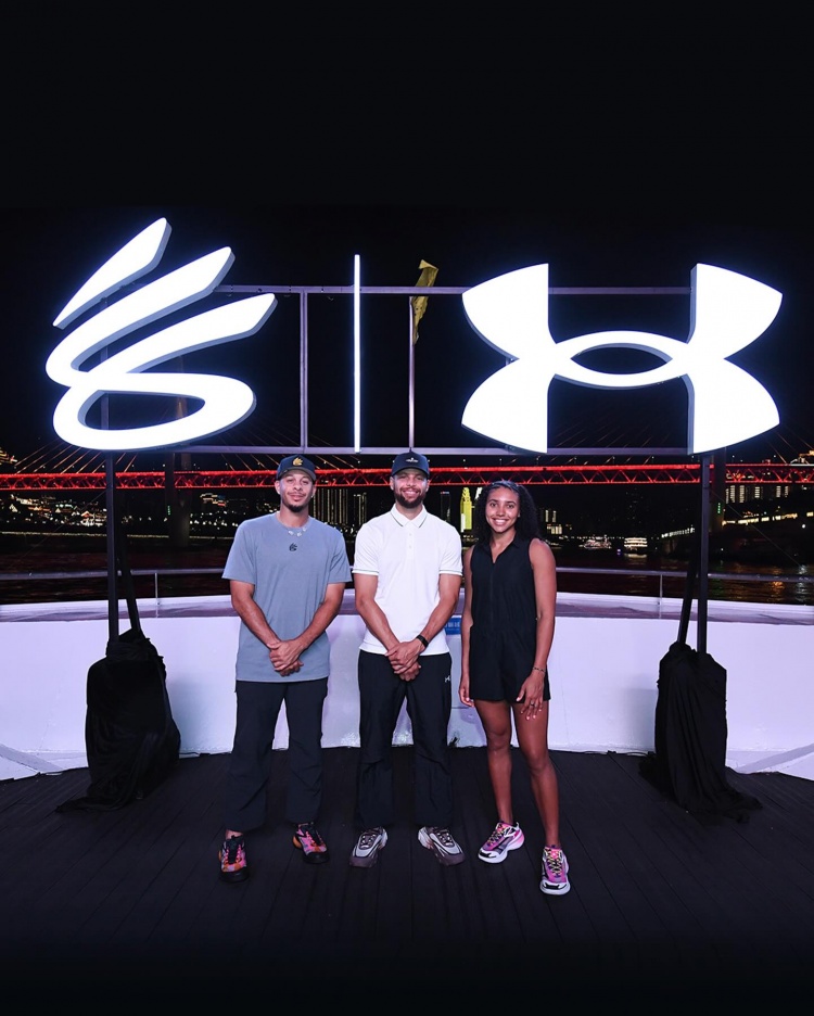 在线体育-赛斯-库里盛赞中国行：重庆的热情与厚爱令人难忘🏀