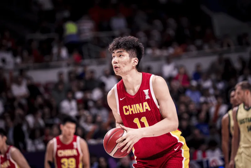 篮球直播-余嘉豪：中国篮球需要跟着世界篮球潮流去走，这条路还很长